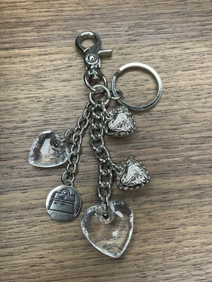 Bolso Cartera Kathy Van Zeeland Corazones Dije Llavero Tono Plateado Cierre Langosta Foto 1 de 4