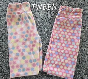 LulaRoe Girls Tween Leggings Lot Of 2 Polka Dot Light and Dark Pink Background - Picture 1 of 5