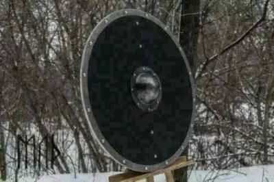 Medieval Larp Guerrero Madera y Acero Vikingo Escudo Redondo Armadura Escudo Templario REGALO Foto 1 de 3