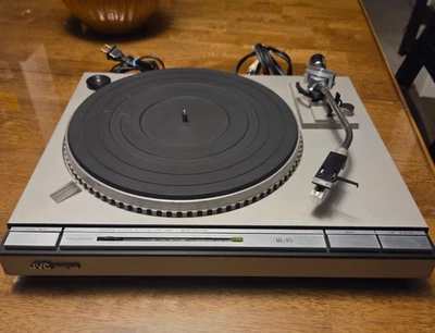 JVC QL-A5 QUARTZ LOCK AUTO-RETURN Vinyl record player turntable  - Image 1 of 4