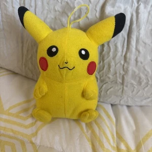 Pikachu Plüsch - Bild 1 von 8