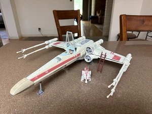 2002 Star Wars Hasbro Wedge Antilles X Wing Fighter Legacy Collezione con figurine - Foto 1 di 4
