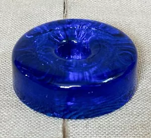 Portacandele Puck rotondo spesso blu cobalto artistico fermacarte base testurizzata - Foto 1 di 4