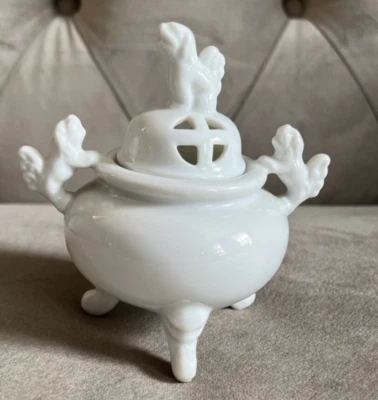 Quemador de incienso Foo Dog de porcelana blanca vintage hecho en Japón con tapa Foto 1 de 4