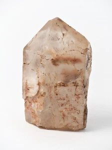 KS91 Cristal hematita Cristal de montaña con piel de yeso Madagascar 450 g 100 mm Estea curativa - Imagen 1 de 5