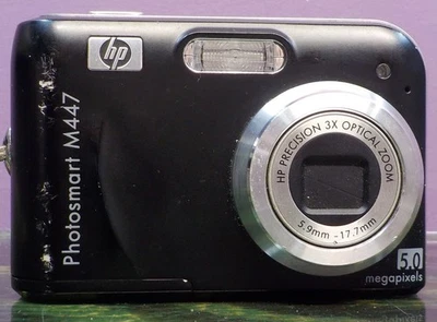 CÂMERA DIGITAL PRETA HP PHOTOSMART M447 5.0 MP testada funciona - Imagem 1 de 4