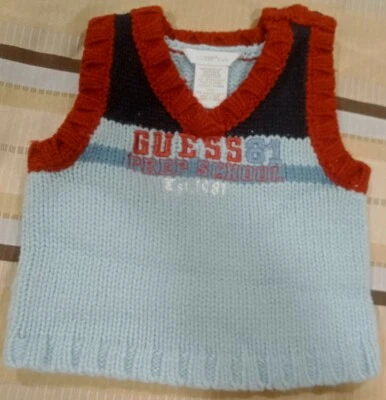 Lindo chaleco suéter tejido cuello en V azul rojo talla 3-6 meses Guess Prep School bebé niño Foto 1 de 3