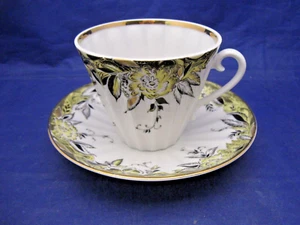 SCHÖNE VINTAGE TEETASSE & UNTERTASSE - WOHL RUSSISCH - AUSGEFALLENE DEKO - Bild 1 von 10
