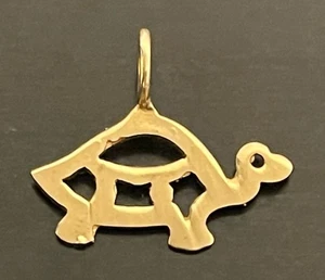 Colgante con dije de tortuga caminante de oro amarillo macizo de 14K 0,87 g - Imagen 1 de 2