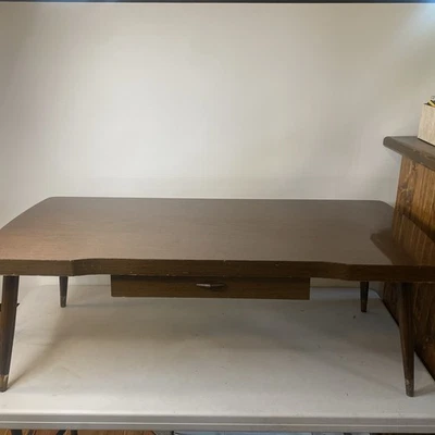 Mesa de centro retro moderna vintage de mediados de siglo con cajón Foto 1 de 4