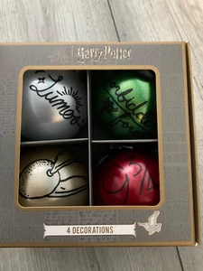 HARRY POTTER CHRISTMAS TREE BAUBLES..HOGWARTS..PLATFORM 9 3/4..GOLD..GREEN..RED. - Picture 1 of 3