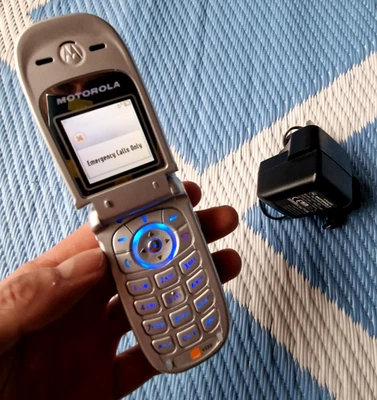 Retro ' Motorola V220 Silver Unlocked Mobile Phone ' Original 00's Prop Tested * - Image 1 of 4
