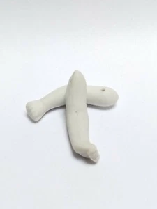 Brazos de muñeca antiguos de porcelana para casa de muñecas, fijación de alambre, 1,75", Alemania - Imagen 1 de 5