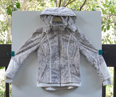 Jaqueta Guess clima frio branca cinza tamanho M - Imagem 1 de 4