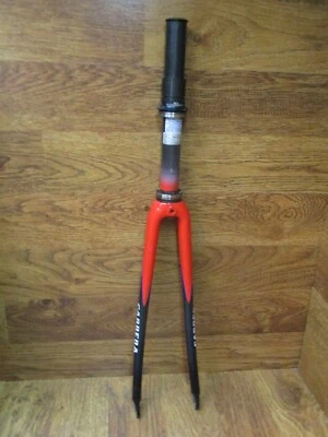 CARRRERA CARBON THREADLESS 1 1/8" x 10" 700C ROAD BIKE FORK 100x9qr -  RED  - Image 1 of 4