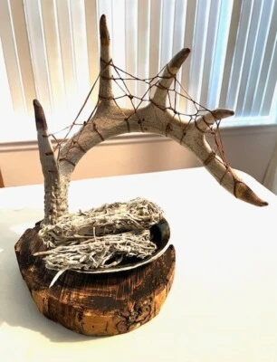 Escultura original Sicangu Lakota - Soporte de salvia cuerno de ciervo, atrapasueños  Foto 1 de 3