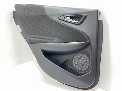 2019 - 2025 CHEVROLET MALIBU PAINEL DE ACABAMENTO DA PORTA TRASEIRA ESQUERDA FABRICANTE DE EQUIPAMENTO ORIGINAL 84486870 PRETO_H1T - Imagem 1 de 4
