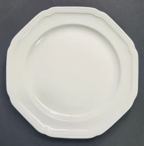 Plato de cena Mikasa antiguo de porcelana de hueso blanco de 10 3/4" borde festoneado usado en excelente estado - Imagen 1 de 2
