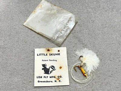 Señuelo vintage Little Skunk Lisk Fly Co Greensboro NC con tarjeta Foto 1 de 2