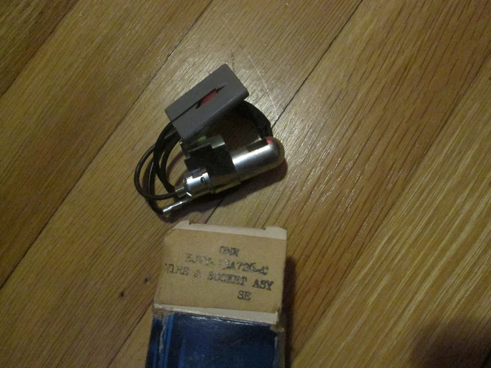 NOS 1983 - 1987 LINCOLN CONTINENTAL ASHTRAY LAMP WIRING E0VY-13A726-C - Imagem 1 de 1