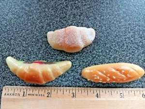 FOOD THEME MAGNETS BREADS ROLLS - Picture 1 of 1