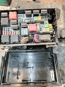 RICAMBIO USATO SCATOLA FUSIBILI FUSIBILIERA OPEL CORSA D DIESEL ANNO 2006 2011 - Foto 1 di 3