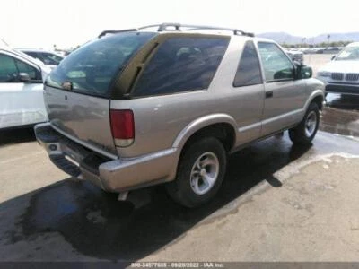 Used Turn Signal / Parking Light Assembly fits: 2002 Chevrolet Blazer s10/jimmy - Image 1 of 4