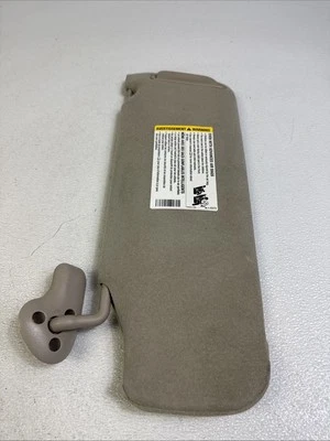 Parasol lado derecho Chevy GMC Tahoe Suburban Yukon 2000-2006 OEM bronceado/crema Foto 1 de 4