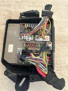 Renault Clio MK3 + Modus 2005-2012 Engine Bay Fuse Box UPC Unit 674658 - Picture 1 of 3