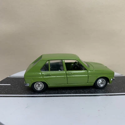 Solido Diecast #12 Peugeot 104 hatchback verde lima escala 1:43 Francia de colección casi nuevo  Foto 1 de 4