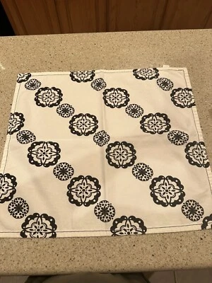 Juego de 4 servilletas de tela en blanco y negro sin marca hechas en la India Foto 1 de 4
