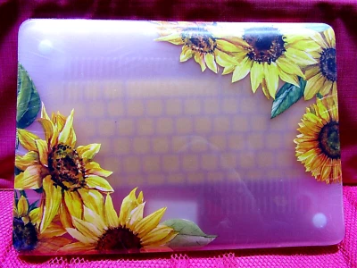 MacBook Air 13” Funda de plástico con carcasa de girasol con cubierta de teclado de silicona amarilla Foto 1 de 3