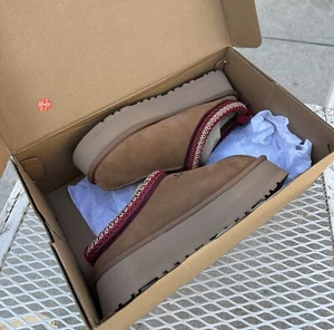 WOMEN'S UGG TASMAN SAND DARK CHERRY  Trim Size 6 New In Box - Picture 1 of 7