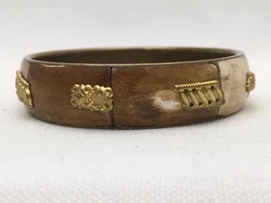 Brazalete brazalete de latón inusual con segmentos incrustados pequeñas decoraciones de latón ornamentado - Imagen 1 de 6