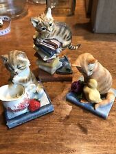 3 Country artists Cats On Books Figurines