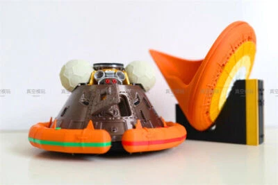 1:32/40 Scale Apollo Program Apollo 11 Re-entry Capsule Astronaut Model Kit - Image 1 of 4