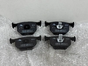BRAND NEW! 1998-2000 BENTLEY ARNAGE REAR BRAKE PADS SET OEM PC29653PA - Picture 1 of 4