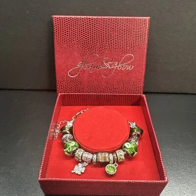 NUEVO - PULSERA CON ENCANTO VERDE GLAMOUR Y BRILLO - Nuevo en caja Foto 1 de 4