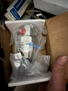 PARKER IR4002SK2P4B pressure reducing valve Fast shipping via DHL or FedEx - Picture 1 of 3