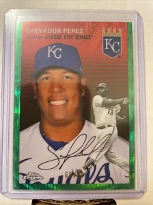 2023 Topps Chrome Platnium Salvador Perez #69/99 Green Wave!! Kansas City Royals - Picture 1 of 3