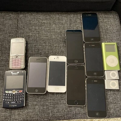 Lot Of Cell Phones & MP3 Players For Parts Or Repair - Image 1 of 2