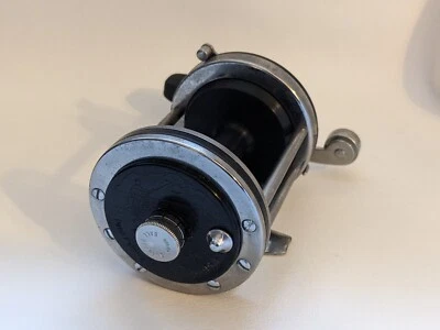 Penn Squidder 140 W Nero Lato Piatti Liscio USA Pesca Mulinello Funzionante - Immagine 1 di 4