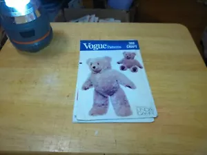 Vogue Pattern 569 Craft - Fur pile stuffed 23" BEAR -Designed by Linda Carr - Picture 1 of 1