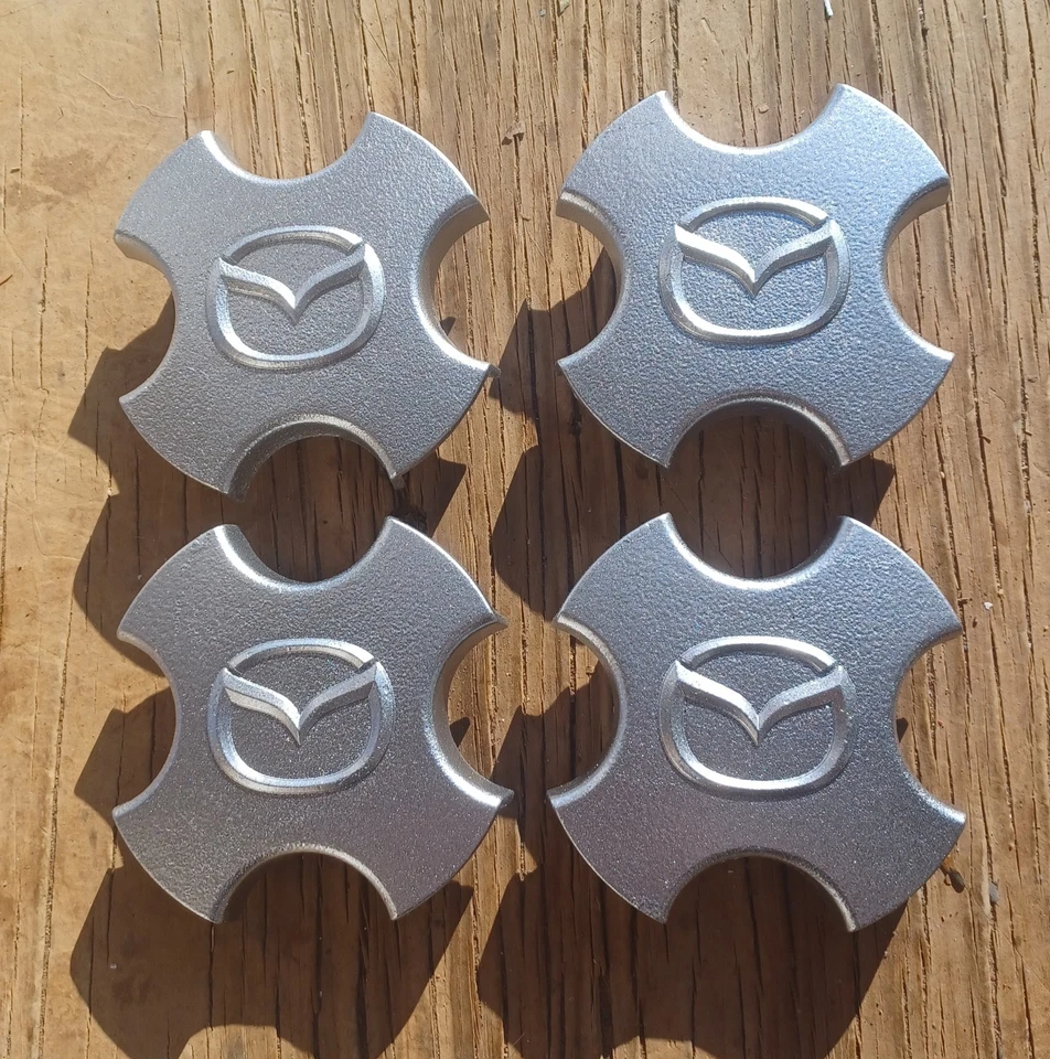 Juego de 4 tapas centrales Mazda Miata, 1999-2005, P/N NC10, repintadas Foto 1 de 3