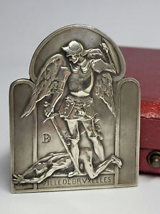 Antyczny medal ŚW. MICHAEL ARCHANIOŁ z oryginalnym pudełkiem / Miasto Bruksela / Fonson