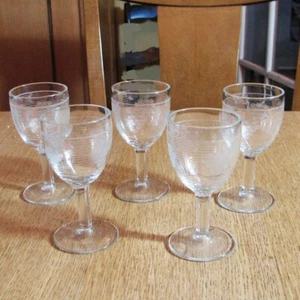 Vajilla de vástago de vidrio vintage, patrón de uva grabada cócteles cordiales 4-5/8" de alto - Imagen 1 de 9