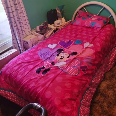 💖 Juego de cama doble corazones rosas Disney Minnie Mouse - Edredón, sábanas y almohada Foto 1 de 4