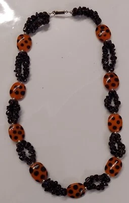 Colar design joaninha pintado à mão Kazuri sem assinatura - Imagem 1 de 4