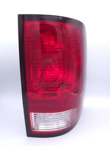 Luz trasera lateral derecha para pasajero Dodge Ram 2500/3500 OEM 55277414AC - Imagen 1 de 13