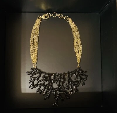 Amrita Singh Esmalte Coral Rama Collar Negro/Dorado Foto 1 de 2